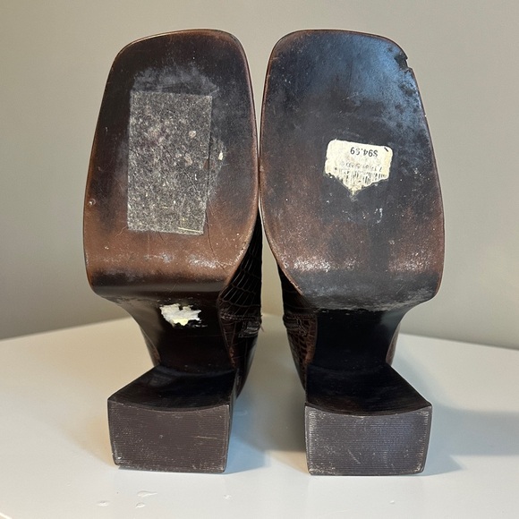 Steve Madden Vintage Latoya Brown Croc-Embossed Knee-High Boots with chunky heel - Picture 3 of 9